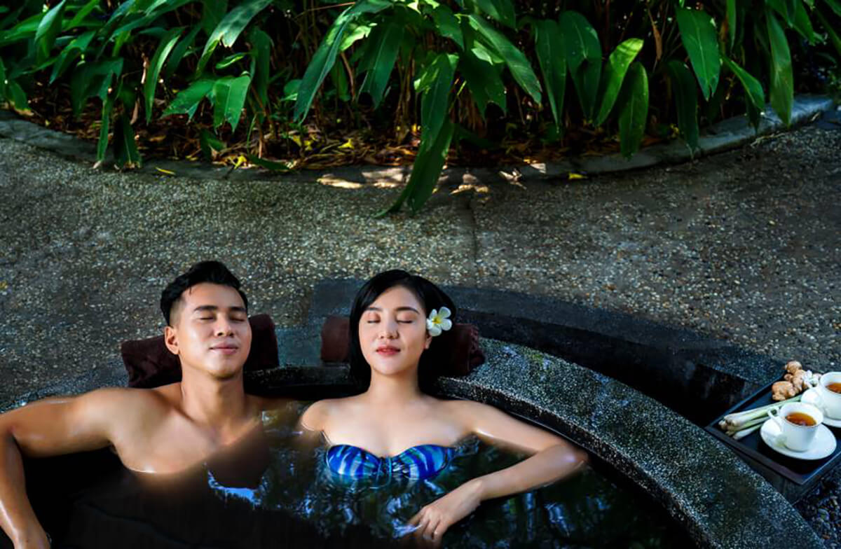 Thư giãn và chăm sóc sức khỏe tại suối khoáng nóng Bình Châu