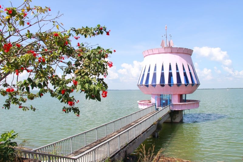 Khung cảnh nên thơ của khu hồ Dầu Tiếng
