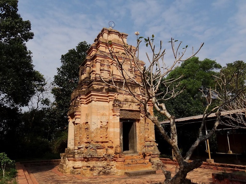 tháp cổ Bình Thạnh